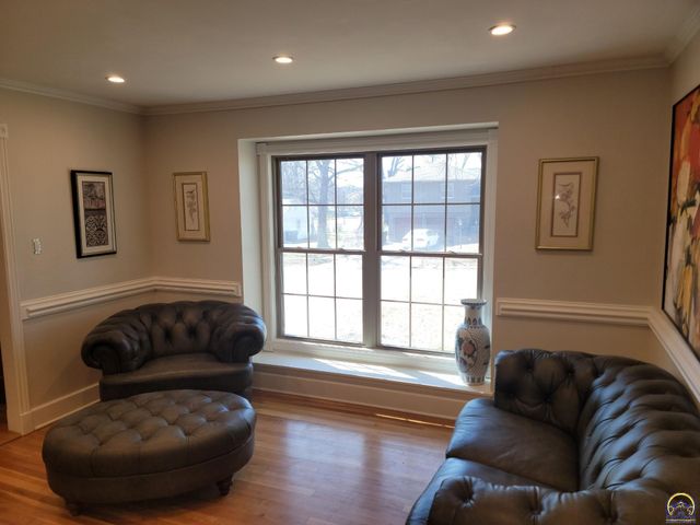 3220 SW MacVicar CT, Topeka, KS 66611