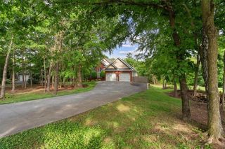 221 Woodford Way SE, Calhoun, GA 30701