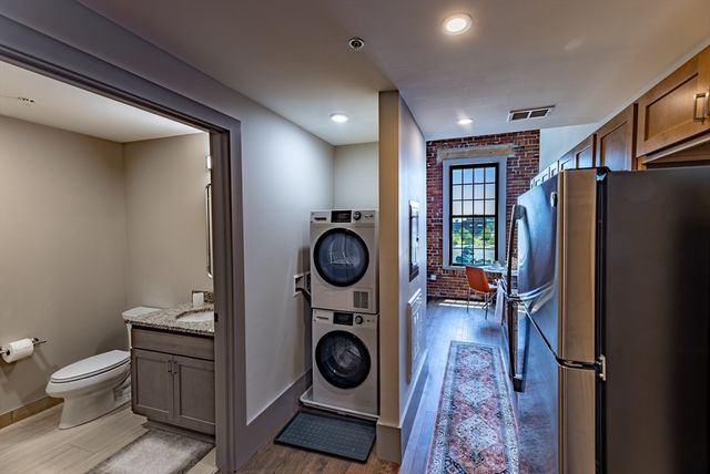 90 Grove St 306, Worcester, MA 01605