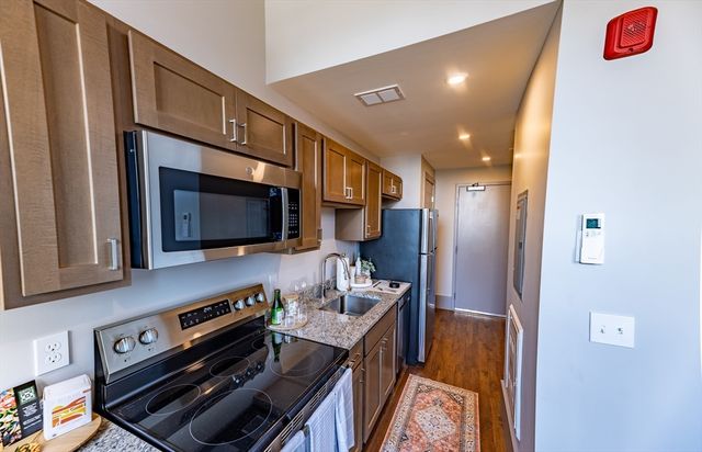 90 Grove St 306, Worcester, MA 01605