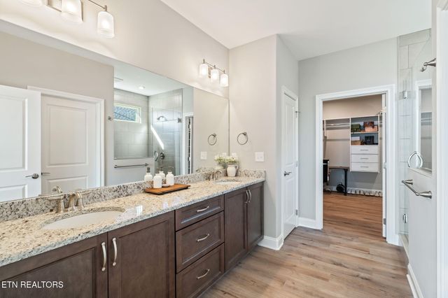 295 Bittersweet Lane, Lenoir City, TN 37771