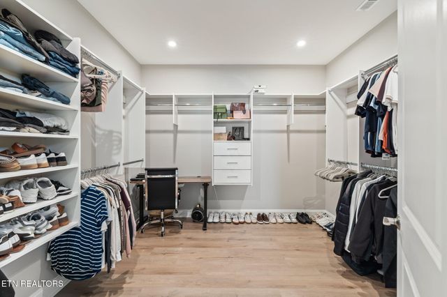 295 Bittersweet Lane, Lenoir City, TN 37771