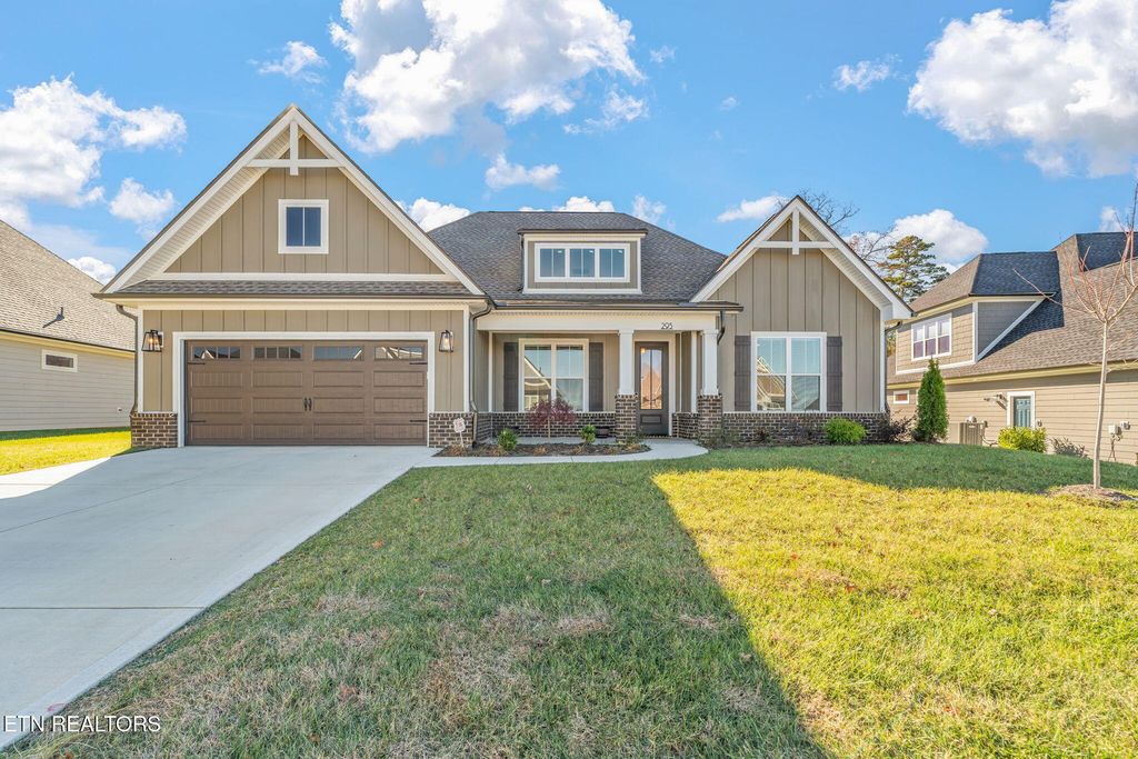 295 Bittersweet Lane, Lenoir City, TN 37771