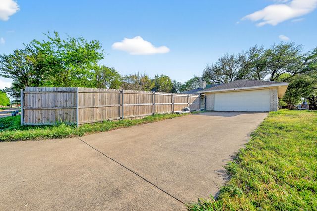 1002 Meridith Drive, Terrell, TX 75160