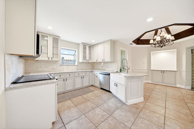 1002 Meridith Drive, Terrell, TX 75160