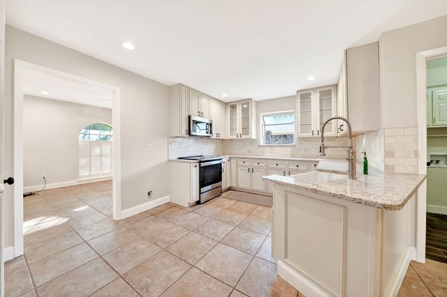 1002 Meridith Drive, Terrell, TX 75160