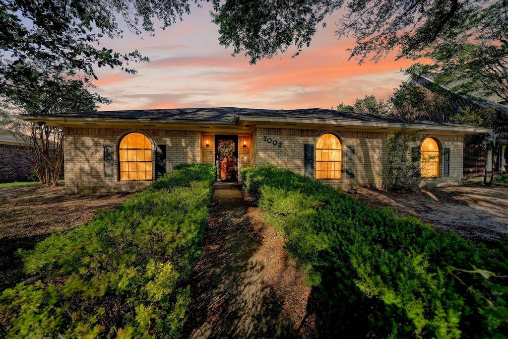 1002 Meridith Drive, Terrell, TX 75160