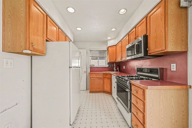 31618 Haldane Street, Livonia, MI 48152