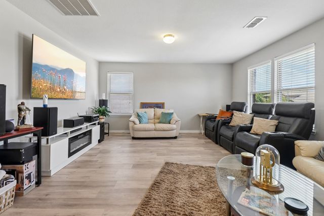 716 Snowy Orchid Lane, Desoto, TX 75115
