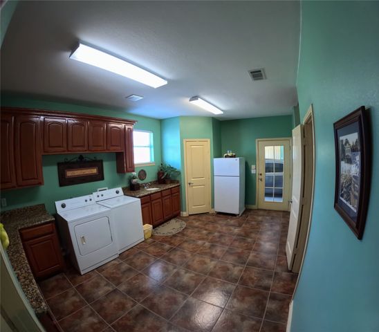 6401 County Road 3208, Lone Oak, TX 75453