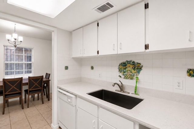 4701 CHRISTA COURT 341, Tampa, FL 33614