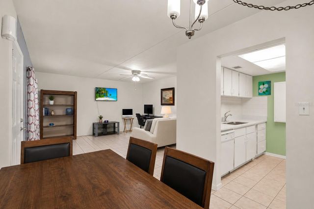 4701 CHRISTA COURT 341, Tampa, FL 33614