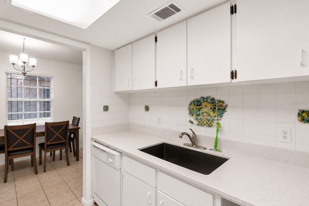 Image 11 of property listing at 4701 CHRISTA COURT 341, Tampa, FL 33614