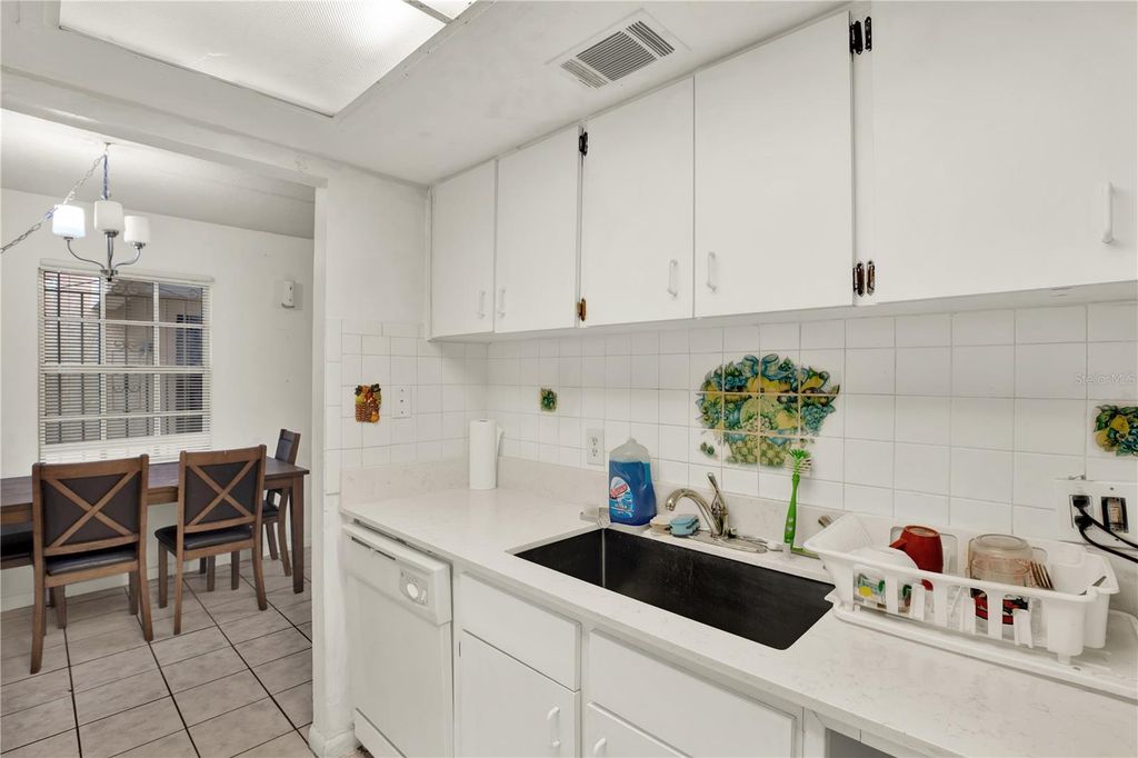 Image 12 of property listing at 4701 CHRISTA COURT 341, Tampa, FL 33614