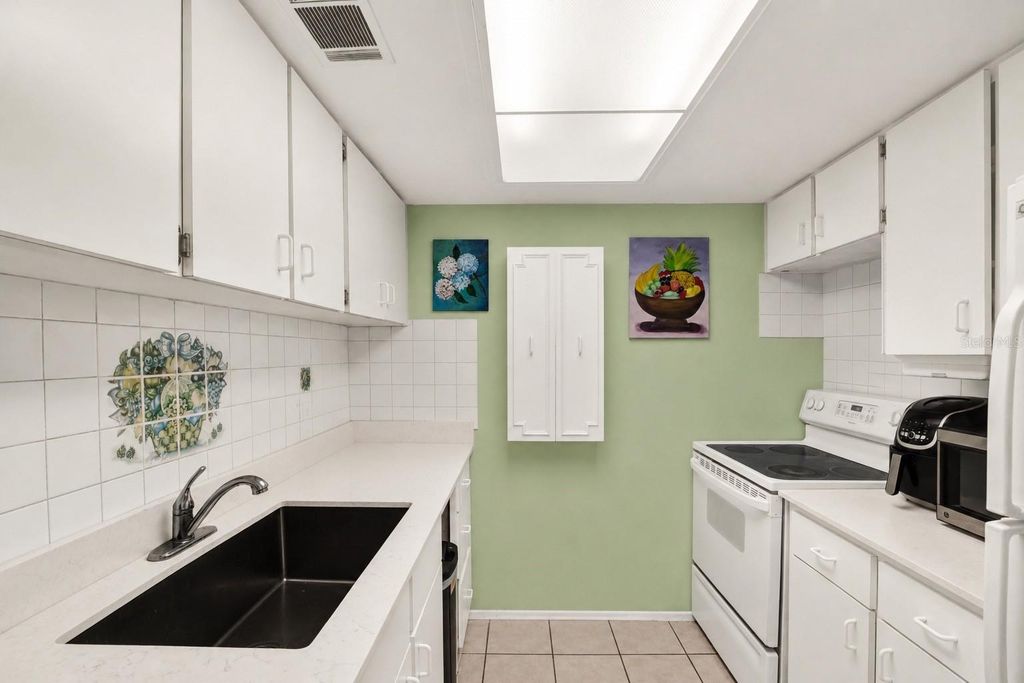 Image 13 of property listing at 4701 CHRISTA COURT 341, Tampa, FL 33614