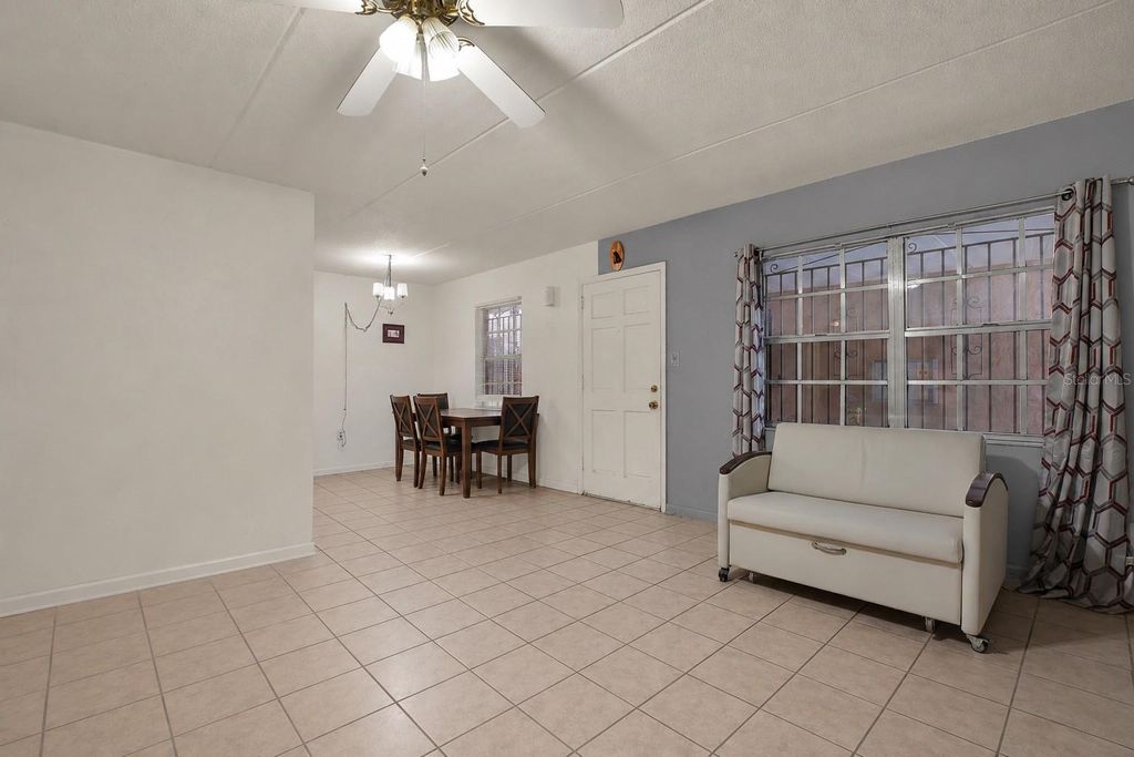 Image 3 of property listing at 4701 CHRISTA COURT 341, Tampa, FL 33614