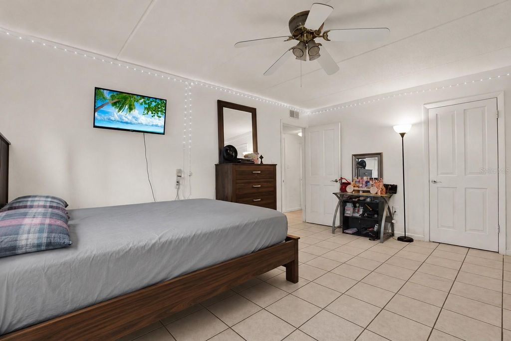 Image 27 of property listing at 4701 CHRISTA COURT 341, Tampa, FL 33614