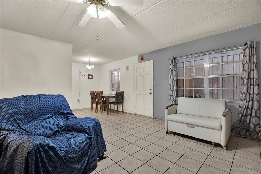 Image 4 of property listing at 4701 CHRISTA COURT 341, Tampa, FL 33614