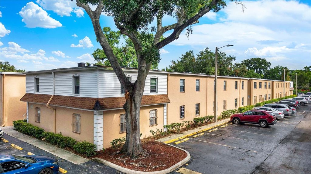 Image 33 of property listing at 4701 CHRISTA COURT 341, Tampa, FL 33614