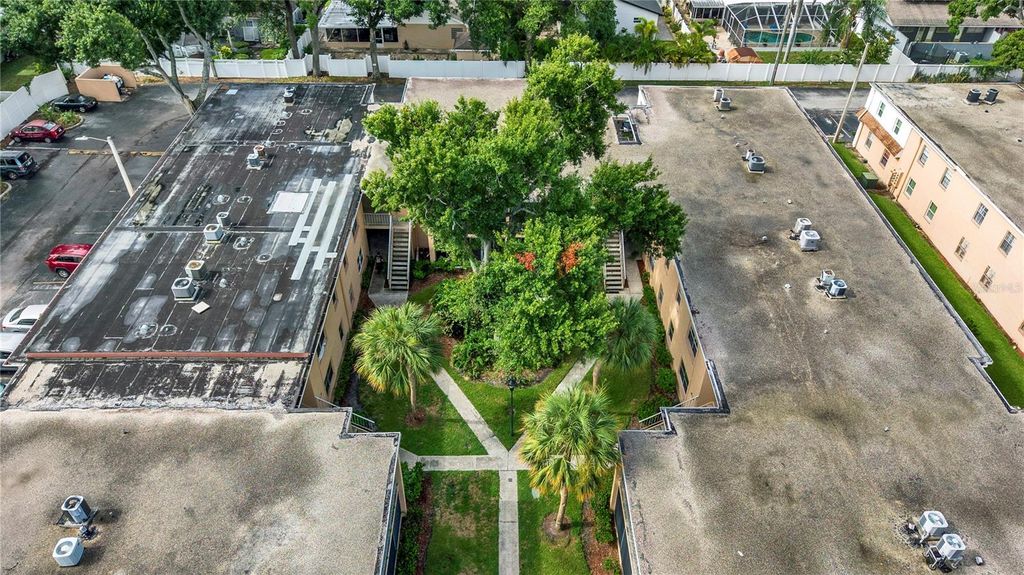 Image 35 of property listing at 4701 CHRISTA COURT 341, Tampa, FL 33614