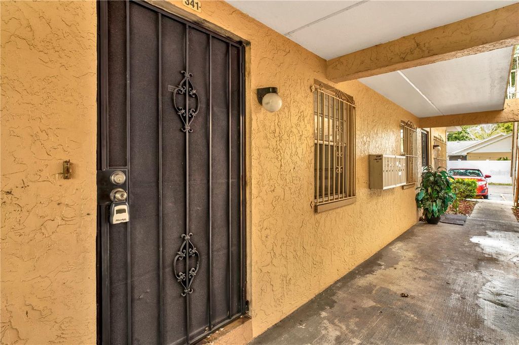 Image 38 of property listing at 4701 CHRISTA COURT 341, Tampa, FL 33614