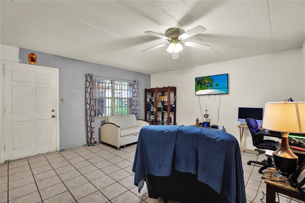 Image 6 of property listing at 4701 CHRISTA COURT 341, Tampa, FL 33614
