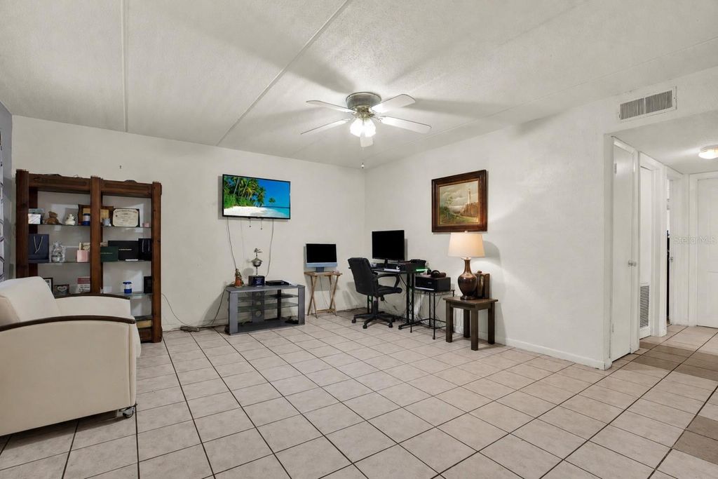 Image 7 of property listing at 4701 CHRISTA COURT 341, Tampa, FL 33614
