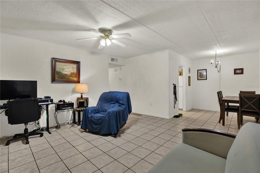 Image 10 of property listing at 4701 CHRISTA COURT 341, Tampa, FL 33614