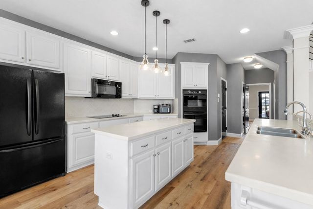 18702 Venture DR, Point Venture, TX 78645