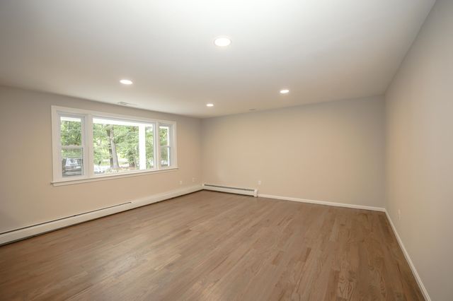 44 Shannon Road, Salem, NH 03079