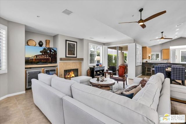 245 Canyon Circle 35, Palm Springs, CA 92264