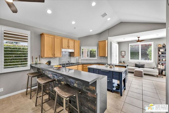 245 Canyon Circle 35, Palm Springs, CA 92264