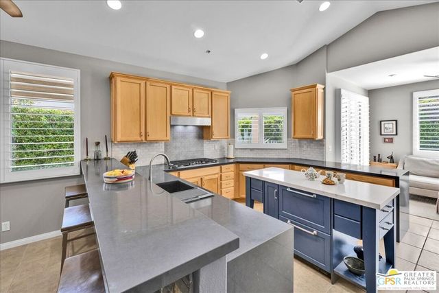 245 Canyon Circle 35, Palm Springs, CA 92264