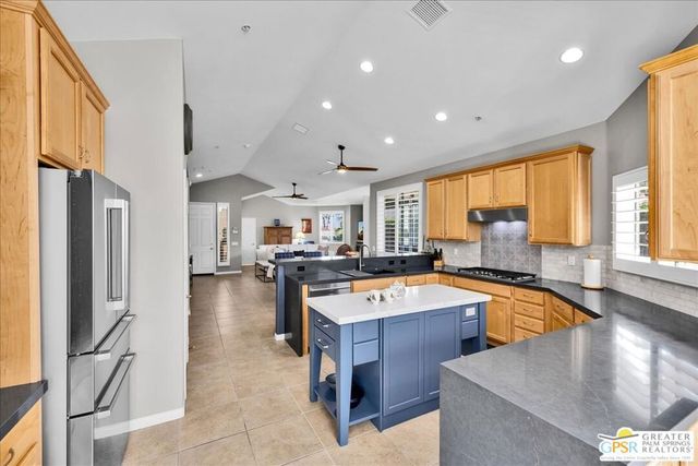 245 Canyon Circle 35, Palm Springs, CA 92264