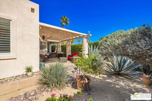 245 Canyon Circle 35, Palm Springs, CA 92264