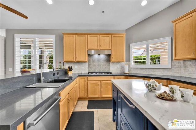 245 Canyon Circle 35, Palm Springs, CA 92264