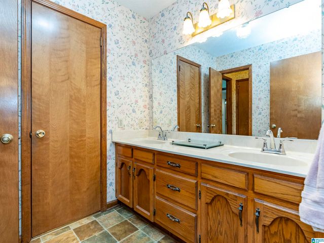 226 HIGHLAND DRIVE, Hueytown, AL 35023