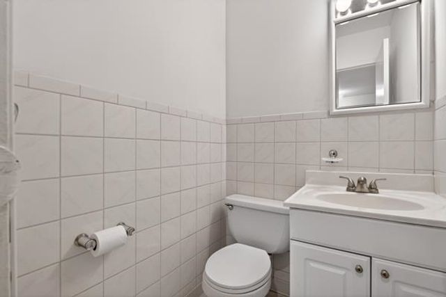 195 AVENUE A, Bayonne, NJ 07002