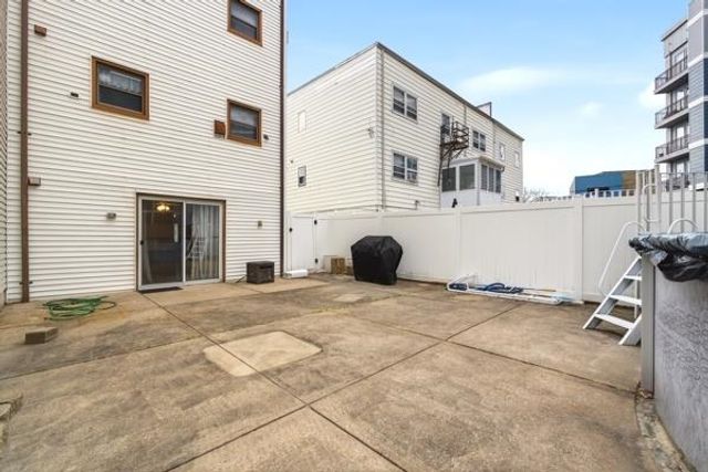 195 AVENUE A, Bayonne, NJ 07002