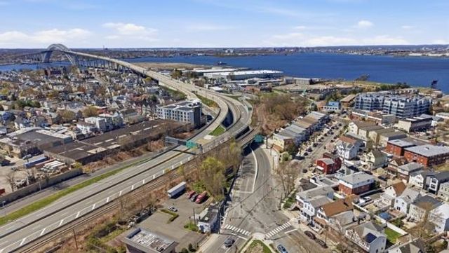 195 AVENUE A, Bayonne, NJ 07002