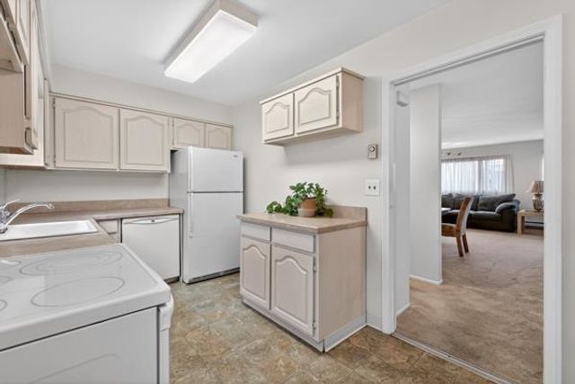195 AVENUE A, Bayonne, NJ 07002