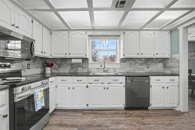 84 Southridge Drive, Pryor, OK 74361