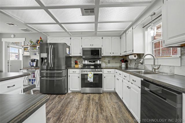 84 Southridge Drive, Pryor, OK 74361