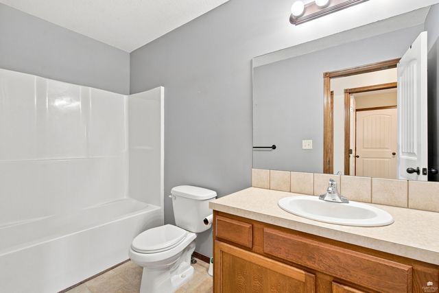 732 Fossilridge Circle, Manhattan, KS 66503