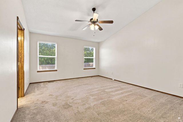 732 Fossilridge Circle, Manhattan, KS 66503