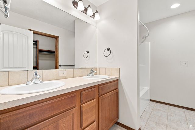 732 Fossilridge Circle, Manhattan, KS 66503