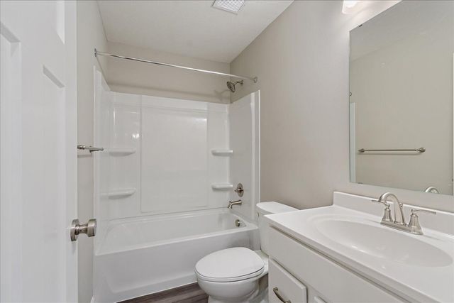 520 Foxhill Drive, 14-103, Crescent Springs, KY 41017