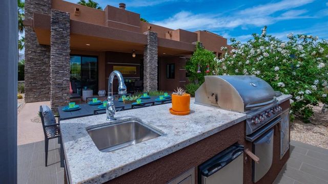 2 Dominion Court, Rancho Mirage, CA 92270