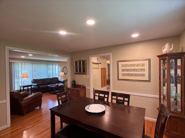 9 Vanguard Ln, Longmeadow, MA 01106