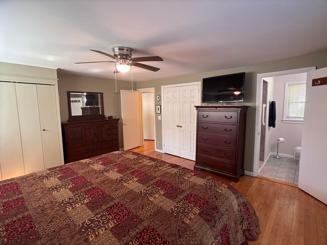 9 Vanguard Ln, Longmeadow, MA 01106